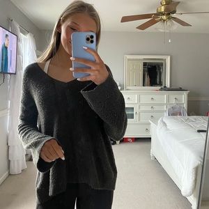 SO COMFY. Charcoal flowy sweater.